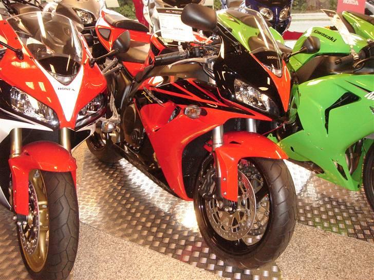 Suzuki GsxR600k7 (solgt) - Her er min nye blade ;) billede 19