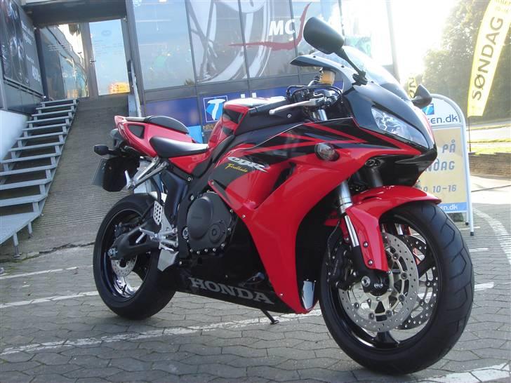 Honda CBR1000RR FireBlade billede 1