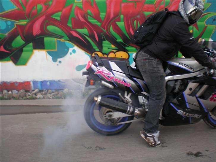 Suzuki GSXR 1100 *SOLGT* - Lidt røg, da jeg tog billeder med min far billede 17