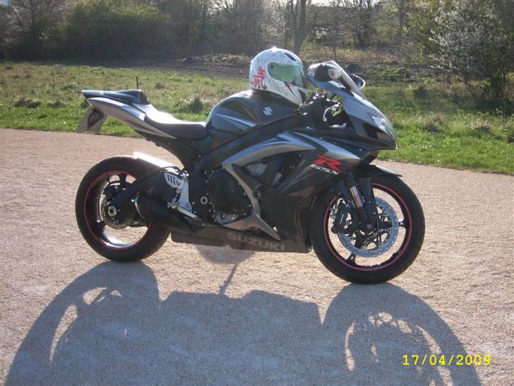 Suzuki GSXR-750 K7 billede 2