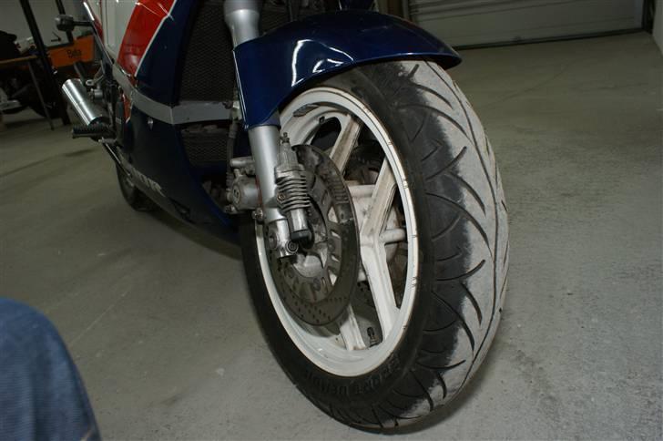 Kawasaki GPZ 600R SOLGT billede 4