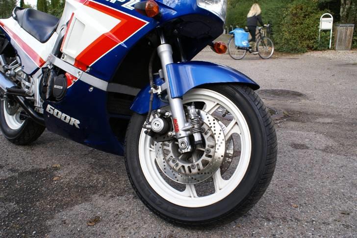 Kawasaki GPZ 600R SOLGT billede 6