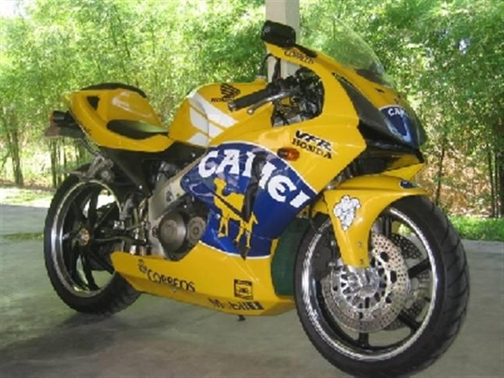 Honda VFR 400R - min lille racer billede 1