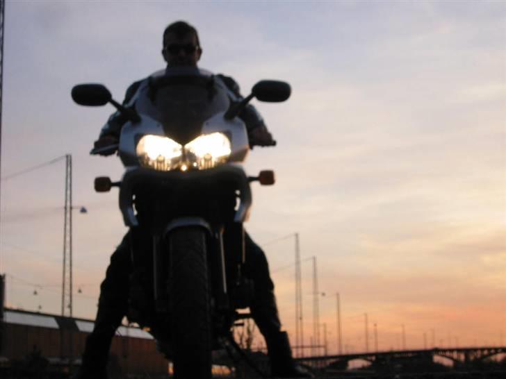 Kawasaki ZRX 1200S - ja - det er ringgadebroen i baggrunden! billede 14