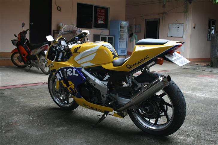 Honda VFR 400R billede 3