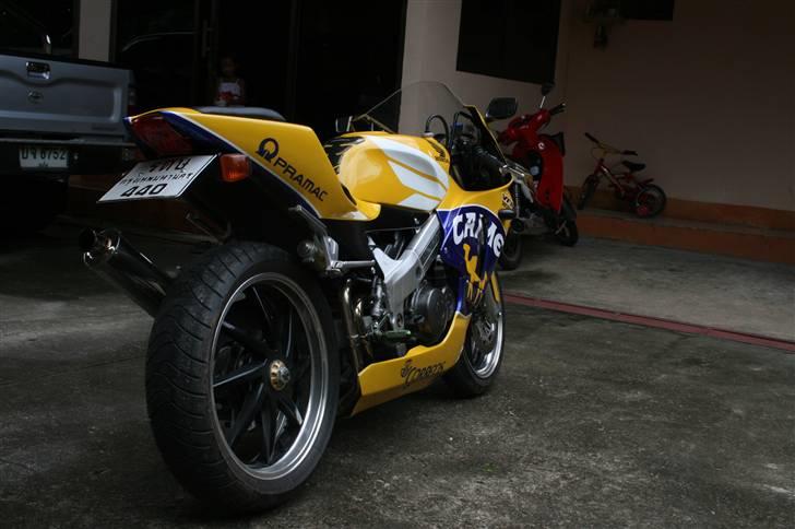 Honda VFR 400R billede 4