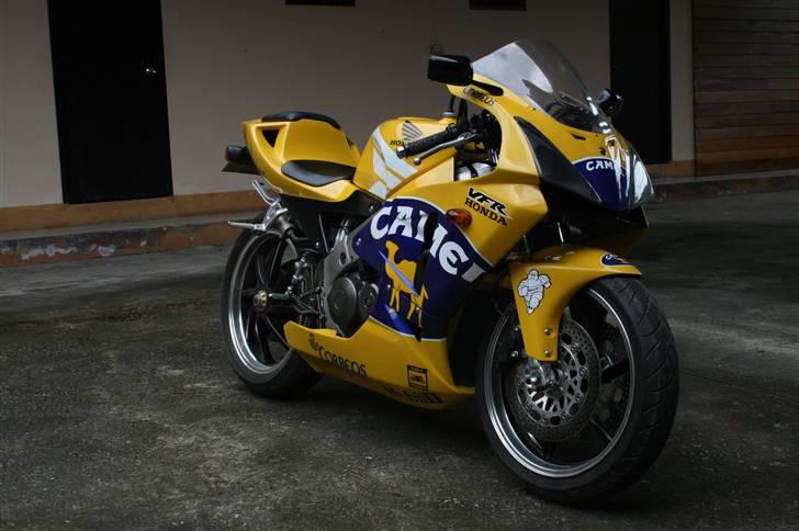 Honda VFR 400R billede 6