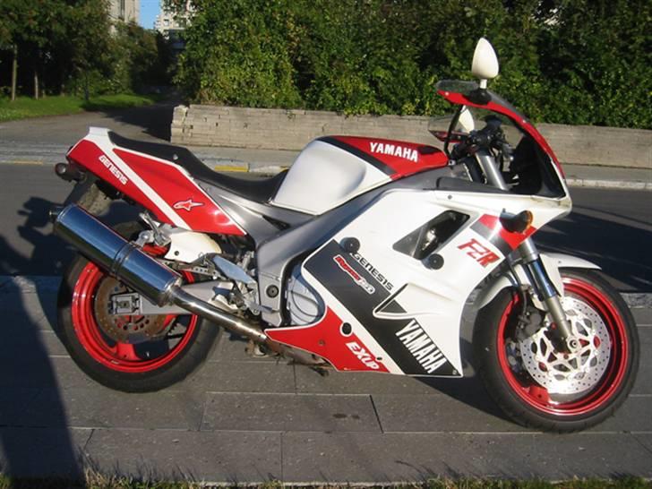 Yamaha FZR EXUP 1000 billede 1