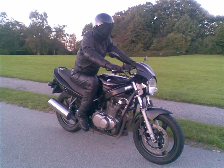 Suzuki GS 500 K4 - Fået lille kåbe, nye blink og sidespejle, som senere blev stjålet billede 9