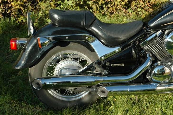 Kawasaki VN800 CLASSIC - Cyklens lækre dobbelt udstødning. billede 3