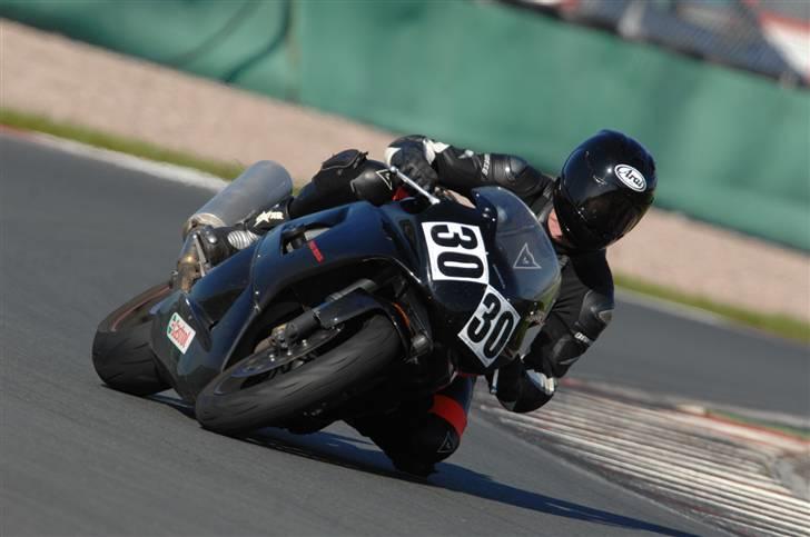 Honda CBR929RR - SOLGT - Se! - den kan både dreje til venstre... billede 2