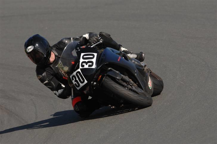 Honda CBR929RR - SOLGT - ...og såmænd også til højre. De tænker på alt de japsere. billede 3