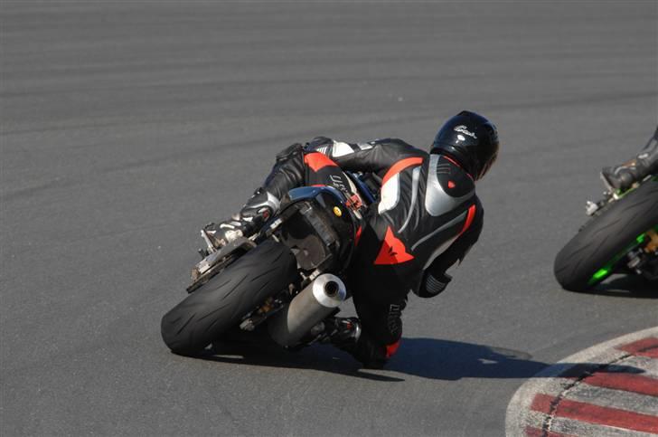 Honda CBR929RR - SOLGT - I det mindste får jeg ikke længere skænd for at sidde skævt på potten..:-) billede 6