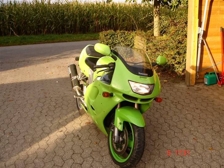 yamaha zx9r