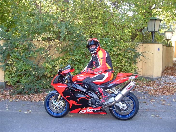 Aprilia RSV 1000 Factory billede 15