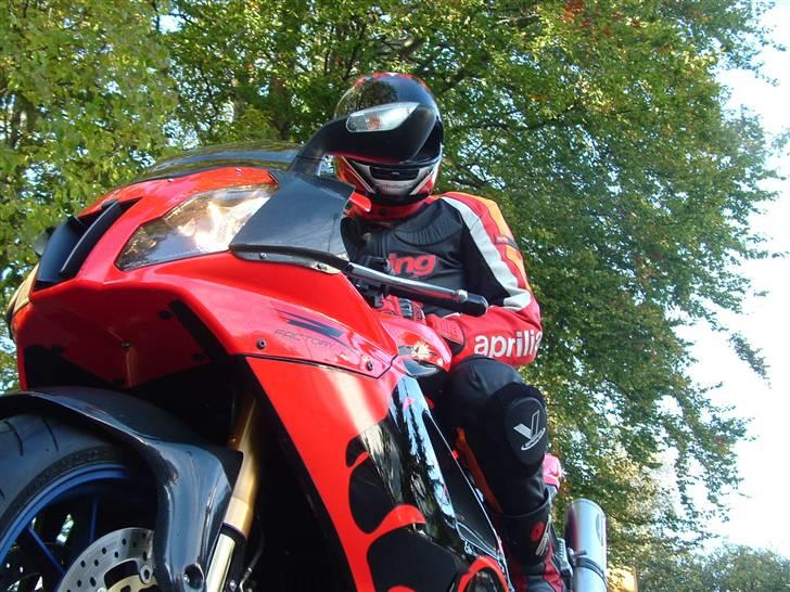 Aprilia RSV 1000 Factory billede 16