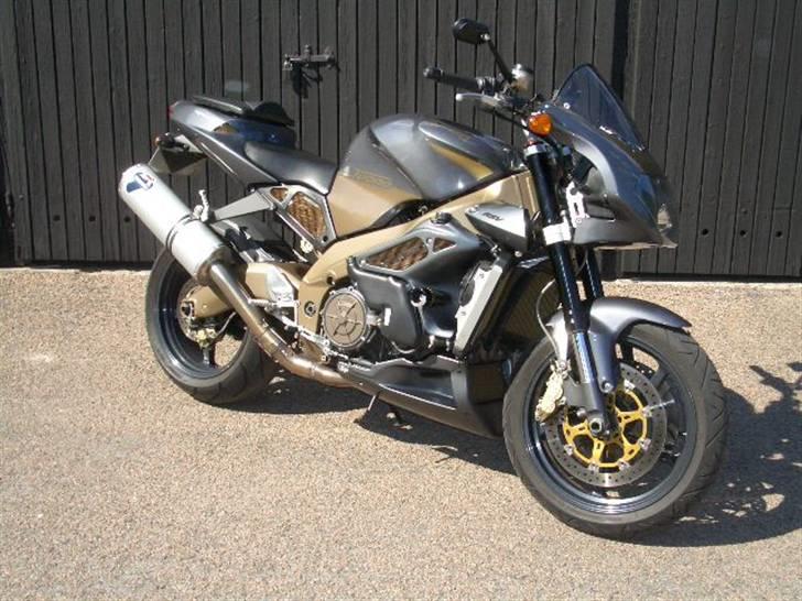 Aprilia RSV 1000 Tuono billede 1