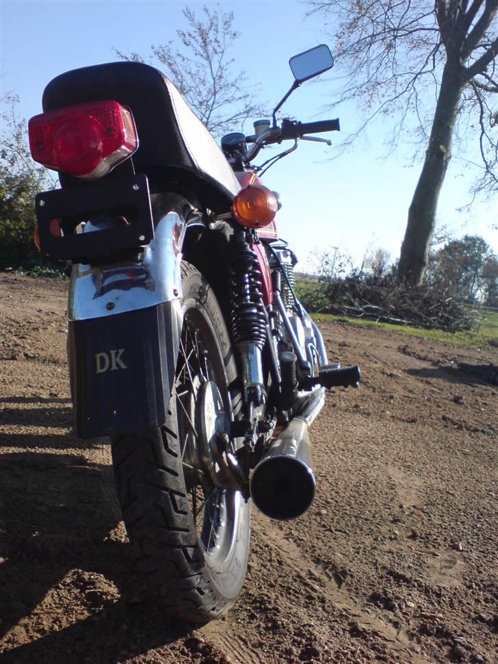 Honda     CB 400 Four  Solgt - Skærmen har en lille skade, man kan lige ane et lille knæk billede 11