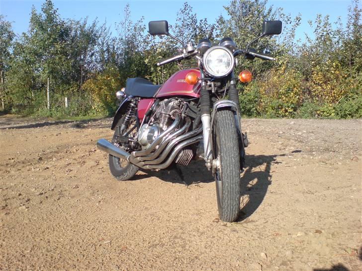 Honda     CB 400 Four  Solgt - 4 Blanke rør. Cb 400 Four´en var den første med 4 i 1 udstødning billede 12