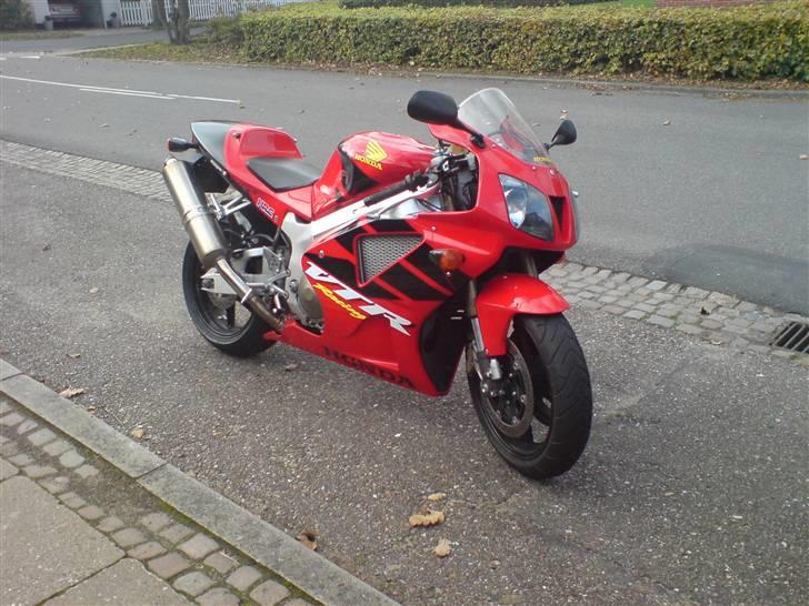 Honda VTR SP-1 SOLGT - Lige kommet hjem billede 1