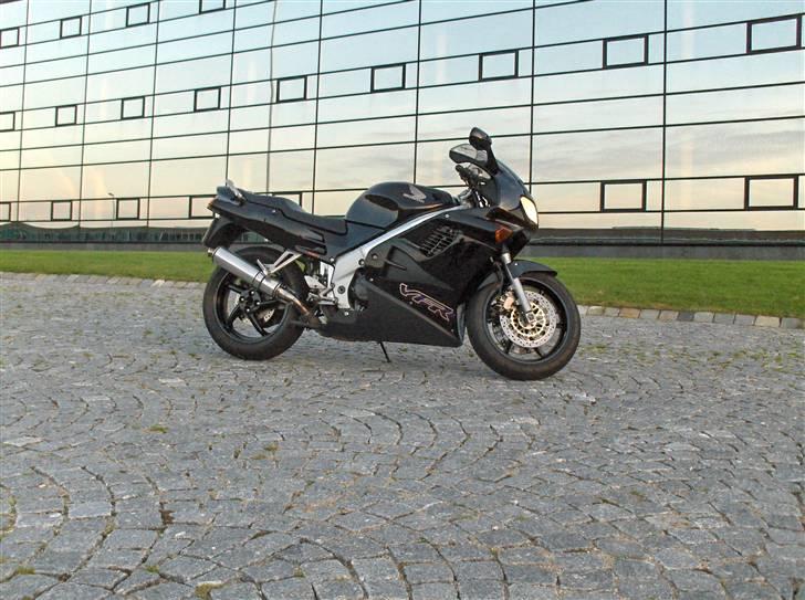 Honda VFR 750 (SOLGT okt 09) billede 2