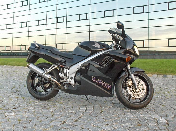 Honda VFR 750 (SOLGT okt 09) billede 3
