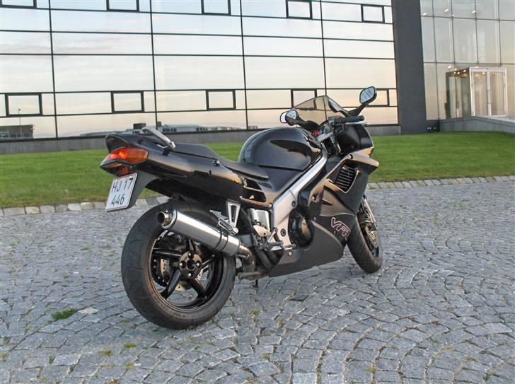 Honda VFR 750 (SOLGT okt 09) billede 5