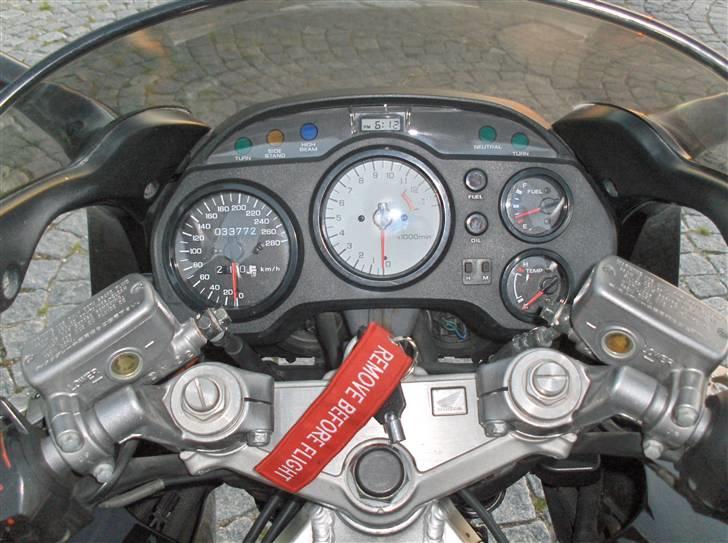 Honda VFR 750 (SOLGT okt 09) billede 8