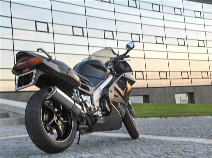 Honda VFR 750 (SOLGT okt 09) billede 11