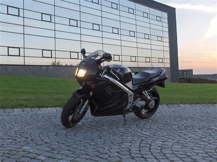 Honda VFR 750 (SOLGT okt 09) billede 12