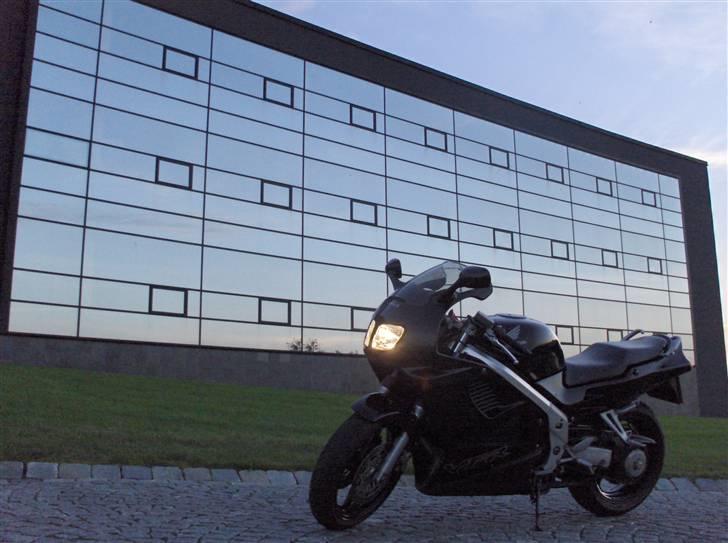 Honda VFR 750 (SOLGT okt 09) billede 13