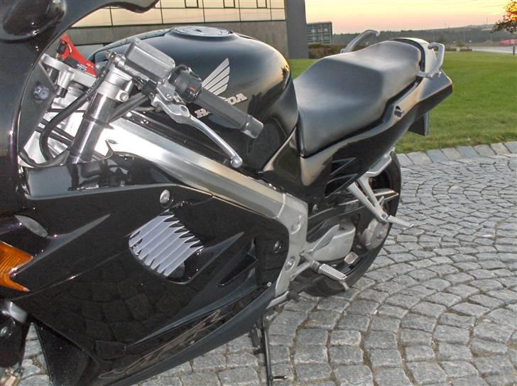 Honda VFR 750 (SOLGT okt 09) billede 14