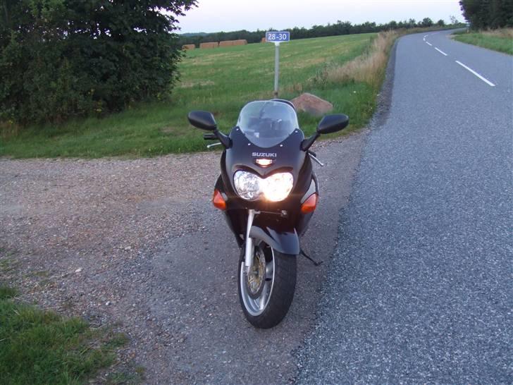 Suzuki GSX 600 F  SOLGT billede 2