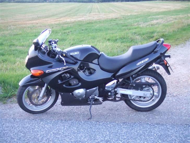 Suzuki GSX 600 F  SOLGT billede 4