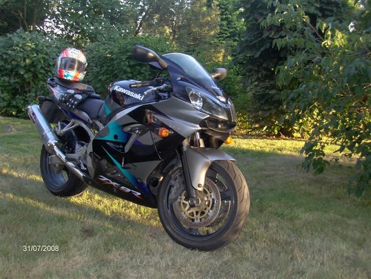 Kawasaki ZX9R - Totalskadet - Nyvasket efter en tiltrængt efterårsvask billede 8