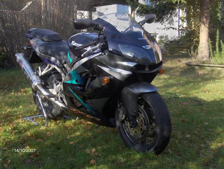 Kawasaki ZX9R - Totalskadet - Nyvasket efter en tiltrængt efterårsvask billede 9