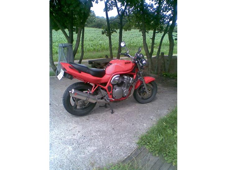 {{currentPhoto.altText}} billede {{currentPhoto.number}}