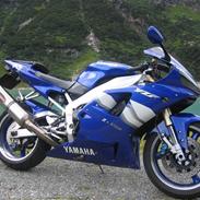 Yamaha YZF R1 
