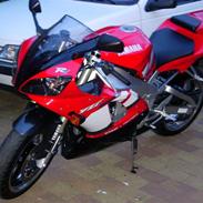 Yamaha YZF R1