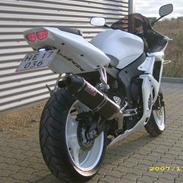 Yamaha model 2005 r6.solgt.