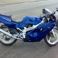 Suzuki gsxr 400 r