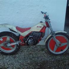 Cagiva Merlin DG-3 Trail AKA Clawing Whity