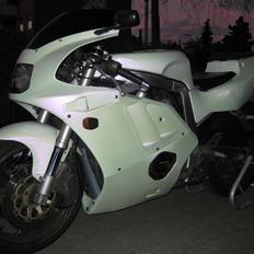 Suzuki GSXR 400 