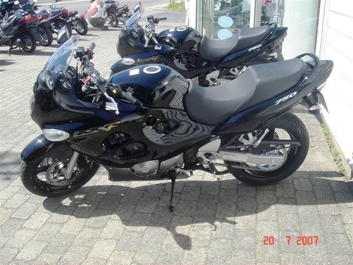 Suzuki gsx750F DØD billede 2