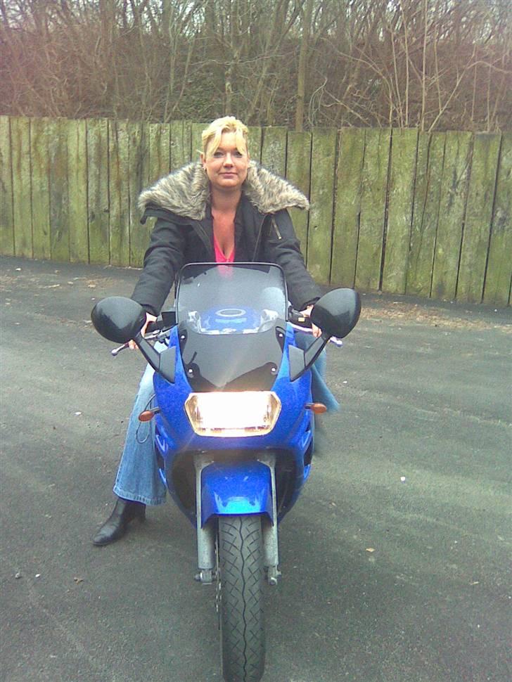 Suzuki GSX 750 F *SOLGT*  billede 2