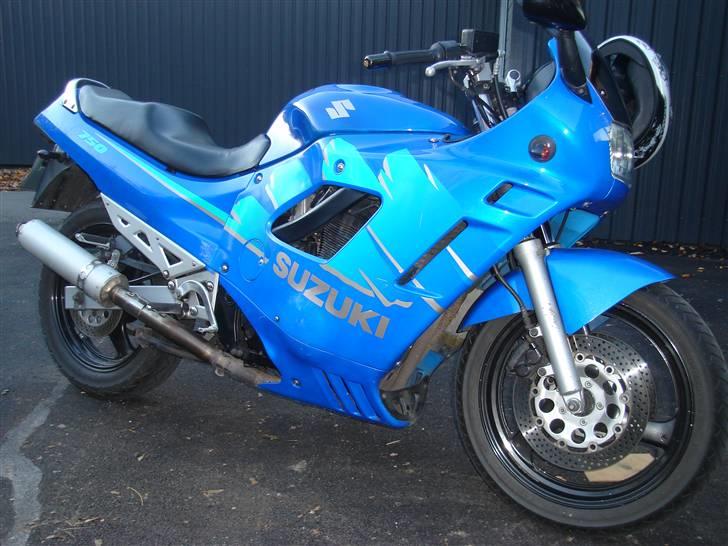 Suzuki GSX 750 F *SOLGT*  billede 3