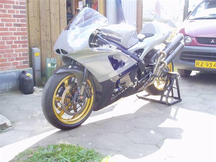 Honda RC30 Durbahn V1 / RVF - Inden den røg *på-gulvet* første gang... billede 1