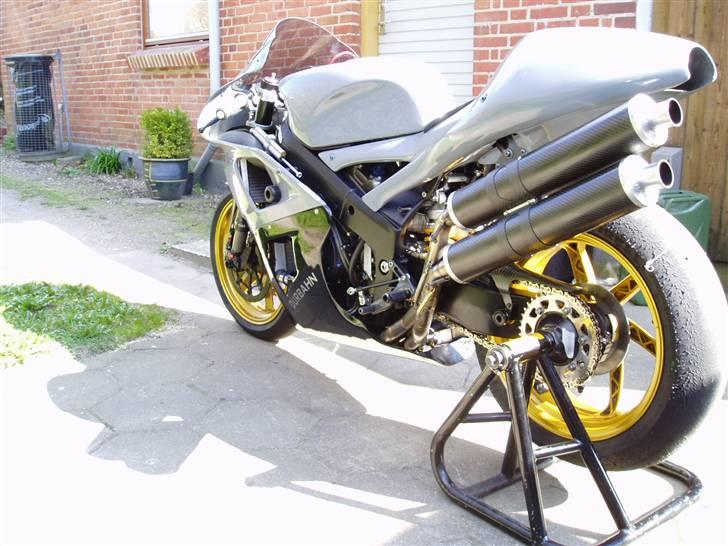 Honda RC30 Durbahn V1 / RVF - Håndlavet 4 i 2, titanium rør. Potter i Ø90mm håndlavet. billede 2