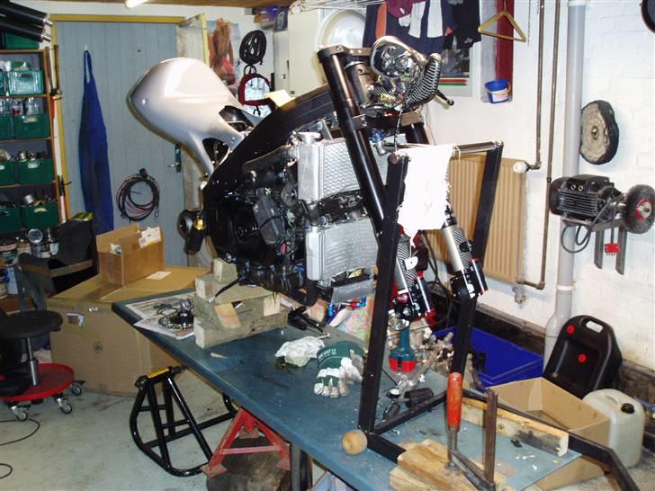 Honda RC30 Durbahn V1 / RVF - Jordhulen / Værksted.. af kaos kommer gode ting. billede 6