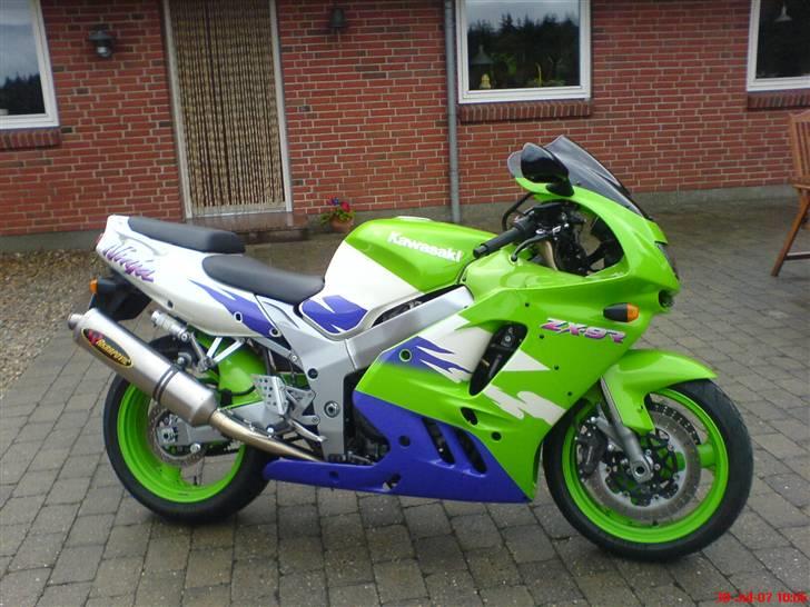 Kawasaki ZX9R B4 - Det færdige resultat ( indtil videre) billede 1